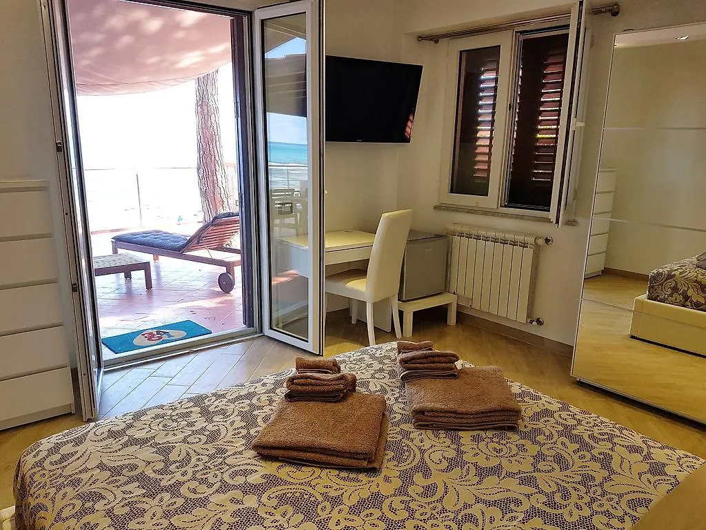 Гостевой дом Brezza Marina Guesthouse Чефалу