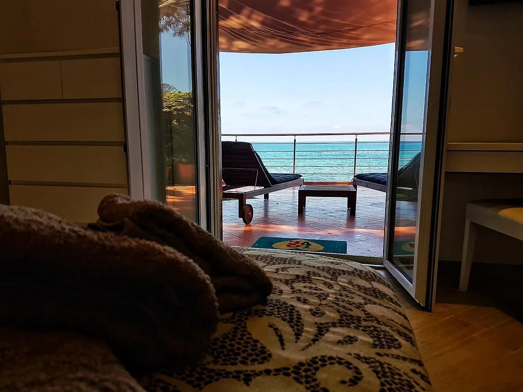 Brezza Marina Guesthouse Чефалу 2*,  Италия