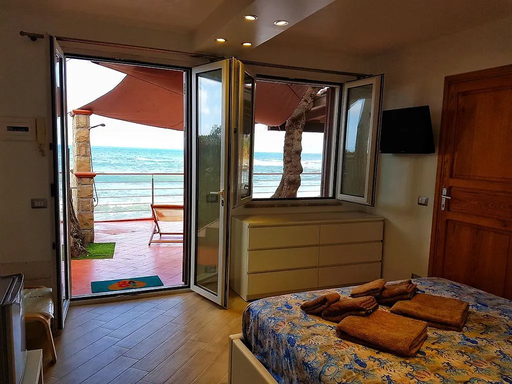 Гостевой дом Brezza Marina Guesthouse Чефалу