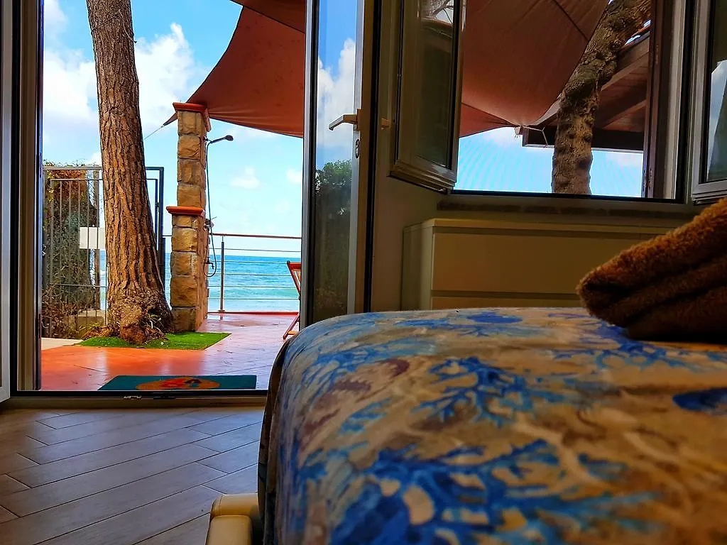 Brezza Marina Guesthouse Чефалу 2*,