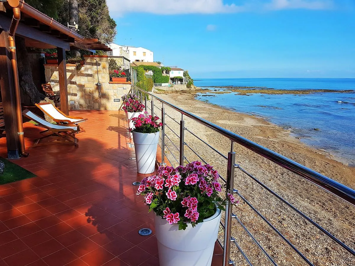 Brezza Marina Guesthouse Cefalù 2*,